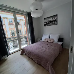 https://nice-apart-szewska-78-6-people.hotelswroclaw.com